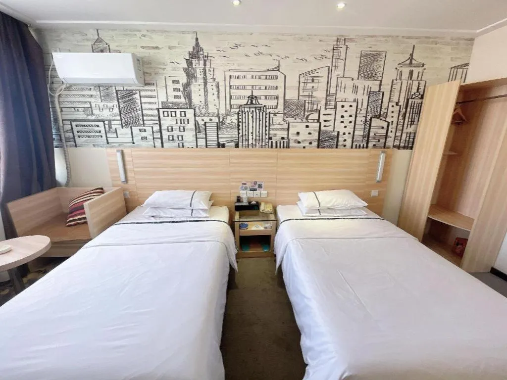 Bed in City Comfort Inn Huanggang Dongmen Road Wanda Plaza