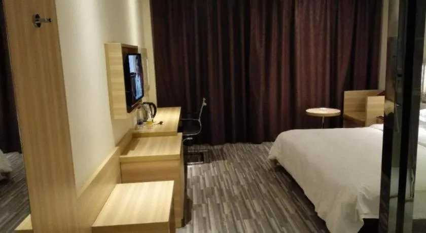 Bed in City Comfort Inn Huanggang Dongmen Road Wanda Plaza