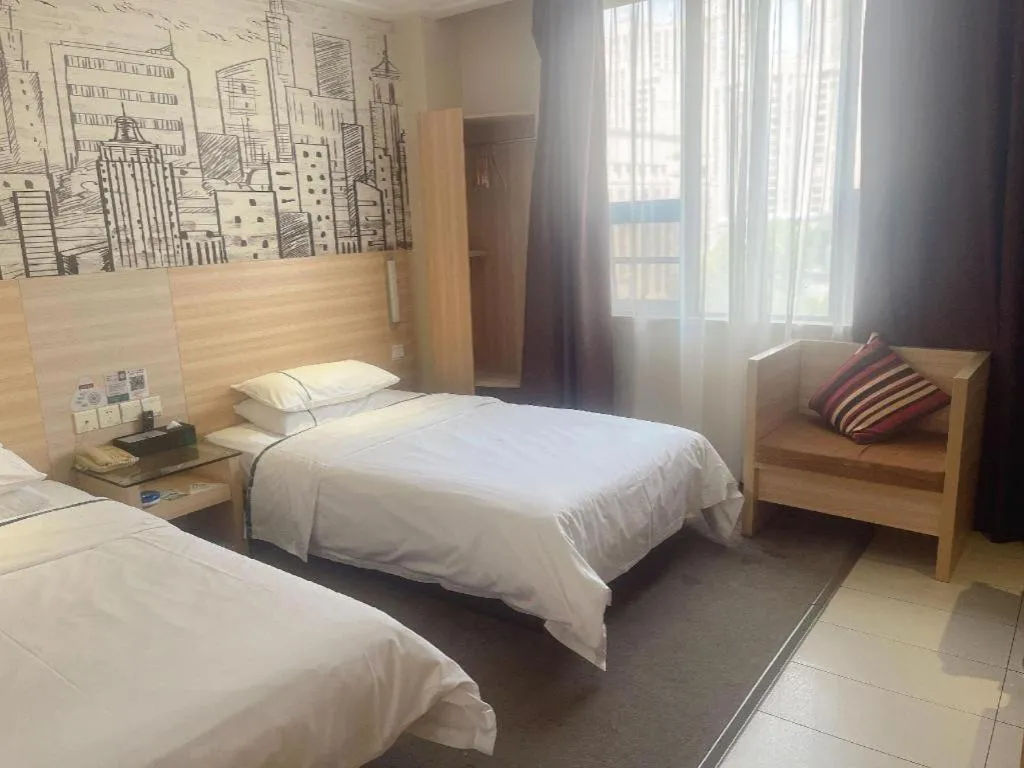 Bed in City Comfort Inn Huanggang Dongmen Road Wanda Plaza