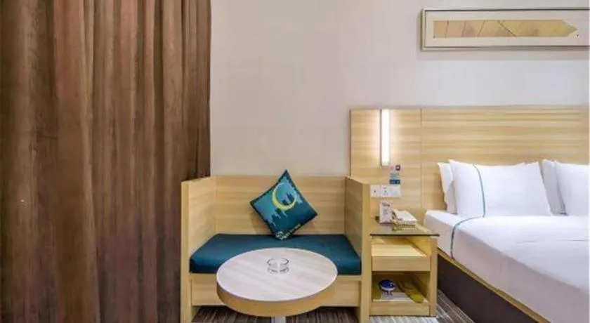 Bed in City Comfort Inn Huanggang Dongmen Road Wanda Plaza