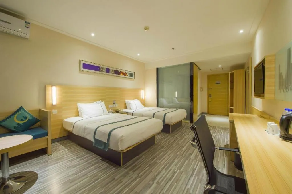 Bed in City Comfort Inn Huanggang Dongmen Road Wanda Plaza