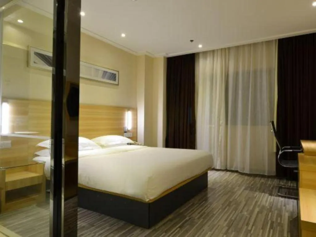 Bed in City Comfort Inn Wuhan Guanggu Finance Port