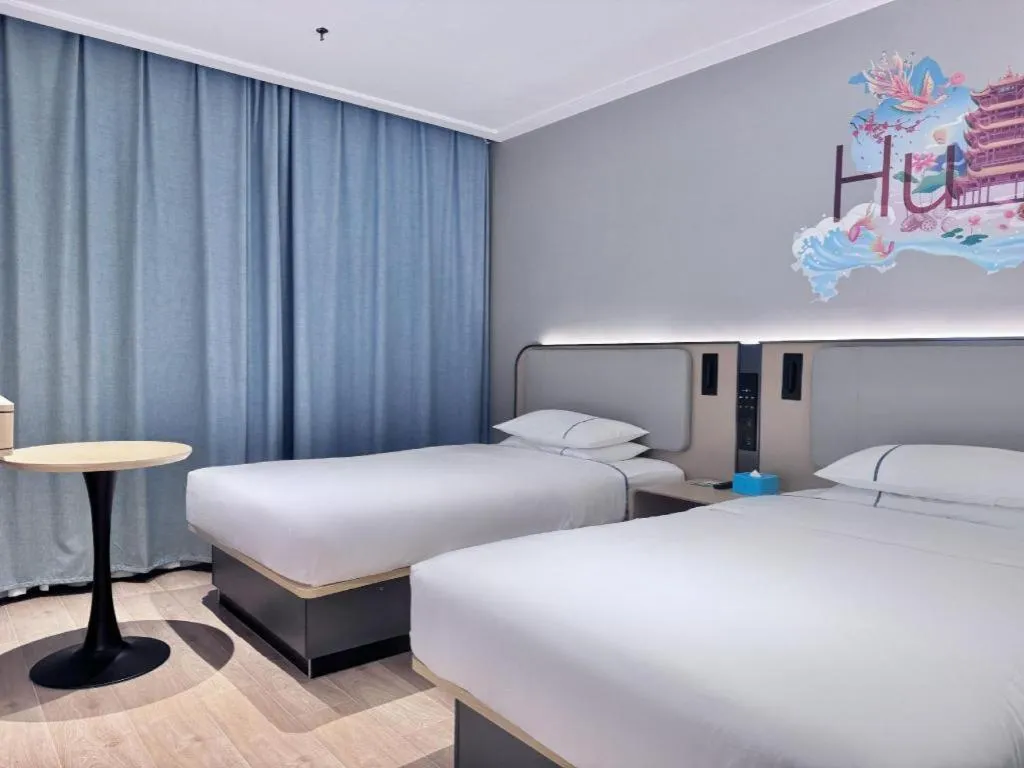 Bed in City Comfort Inn Wuhan Guanggu Finance Port