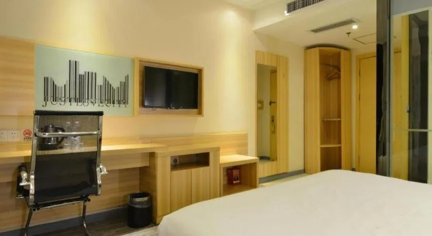 Bed in City Comfort Inn Wuhan Guanggu Finance Port