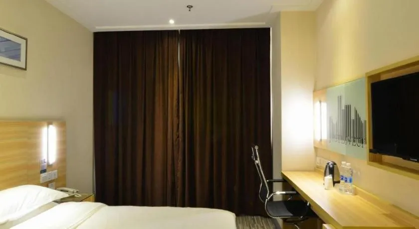 Bed in City Comfort Inn Wuhan Guanggu Finance Port