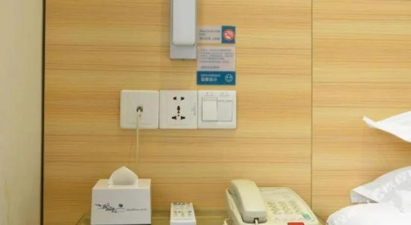 Bed in City Comfort Inn Wuhan Guanggu Finance Port