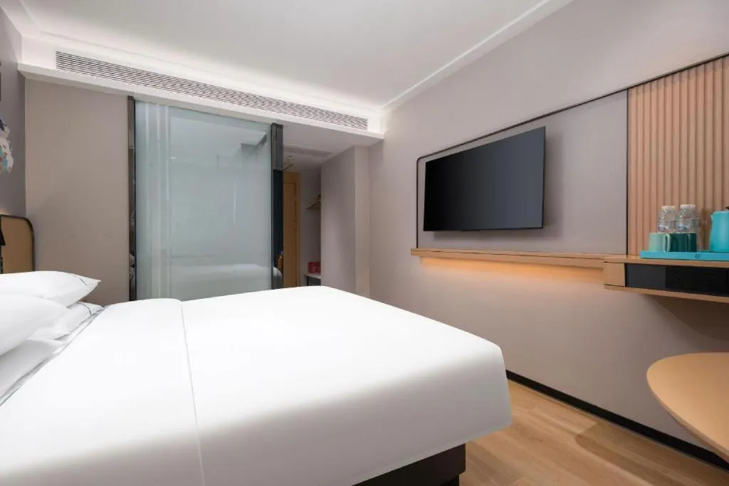 Bed in City Comfort Inn Wuhan Guanggu Finance Port