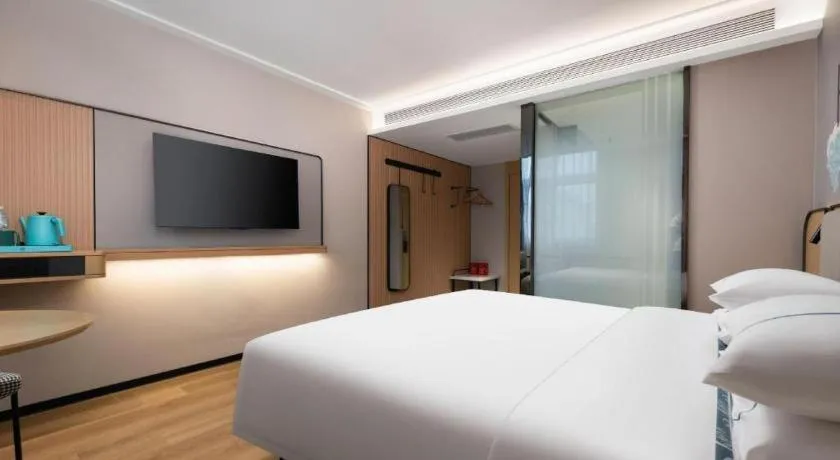 Bed in City Comfort Inn Wuhan Guanggu Finance Port
