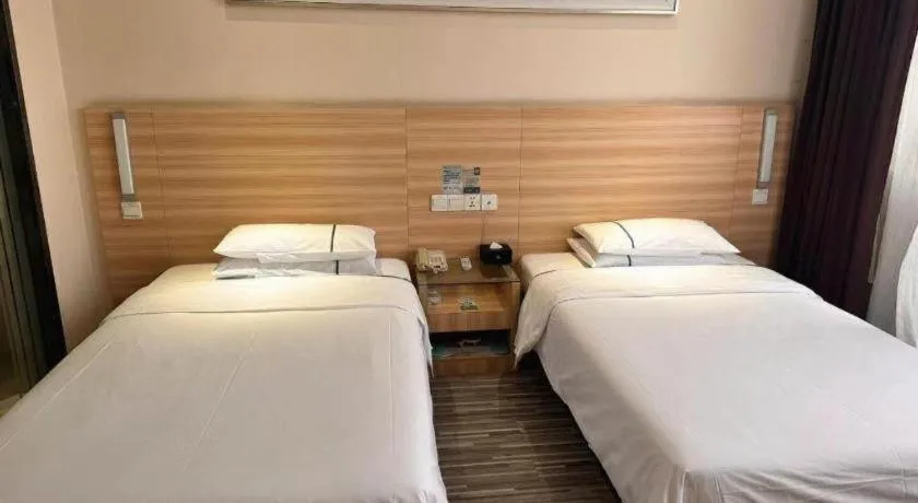 Bed in City Comfort Inn Wuhan Guanggu Finance Port