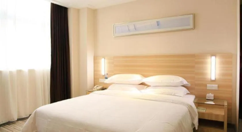 Bed in City Comfort Inn Wuhan Guanggu Finance Port