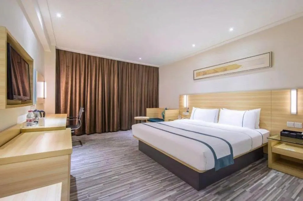 Bed in City Comfort Inn Zhuhai Hengqin Ocean Kingdom Huafa Shangdu