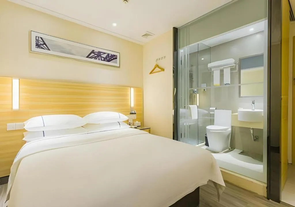 Bed in City Comfort Inn Zhuhai Hengqin Ocean Kingdom Huafa Shangdu