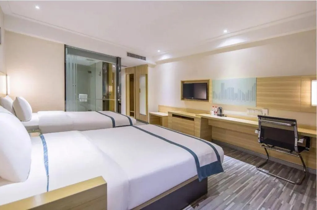 Bed in City Comfort Inn Zhuhai Hengqin Ocean Kingdom Huafa Shangdu