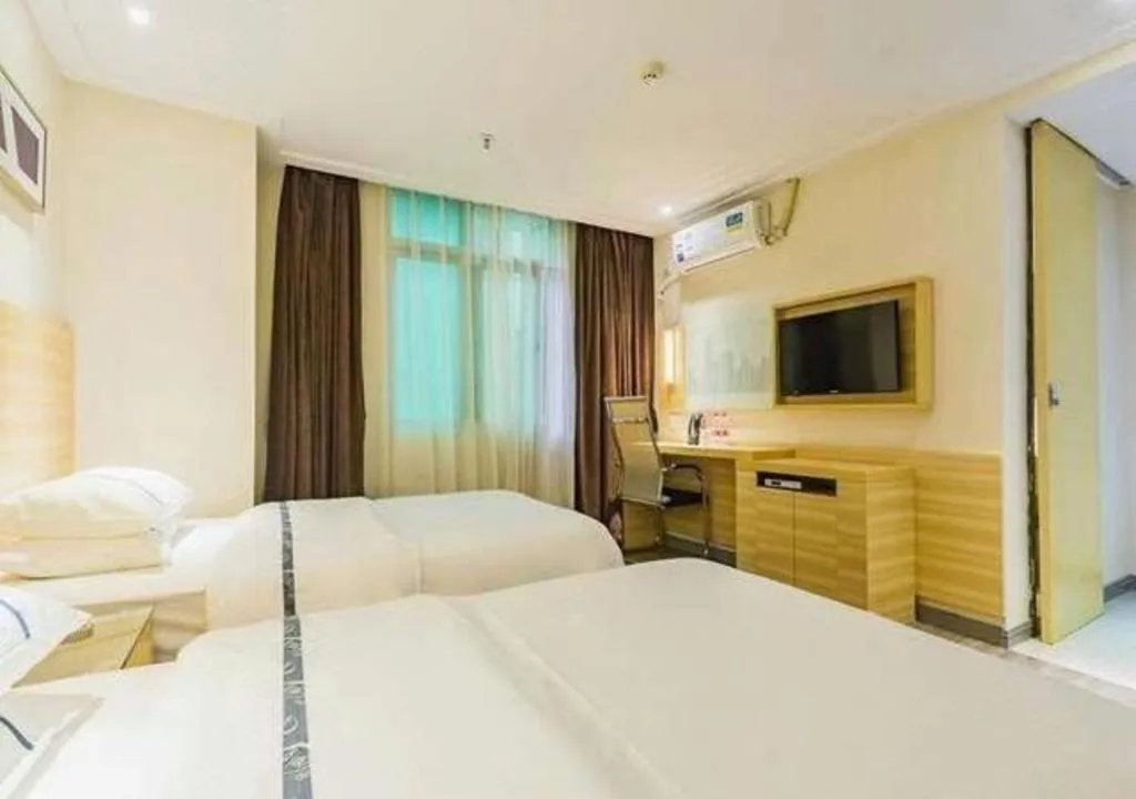 Bed in City Comfort Inn Zhuhai Hengqin Ocean Kingdom Huafa Shangdu