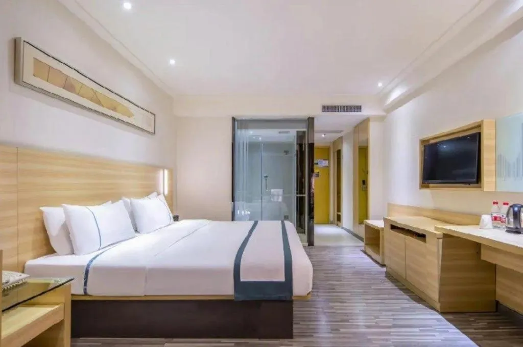 Bed in City Comfort Inn Zhuhai Hengqin Ocean Kingdom Huafa Shangdu