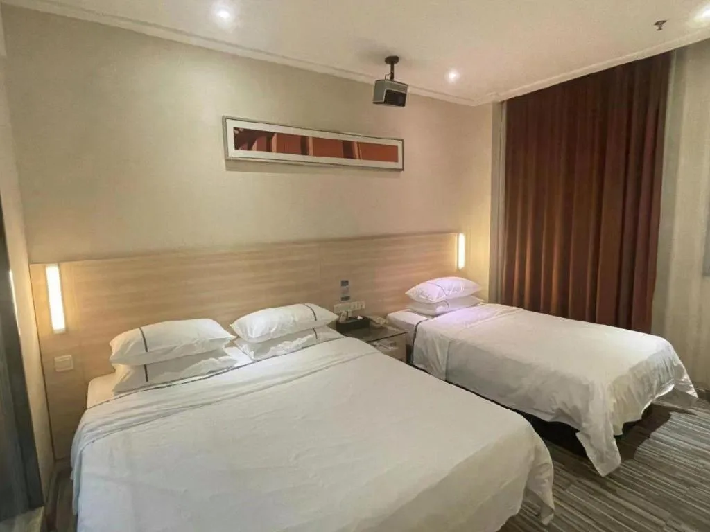 Bed in City Comfort Inn Zhuhai Hengqin Ocean Kingdom Huafa Shangdu