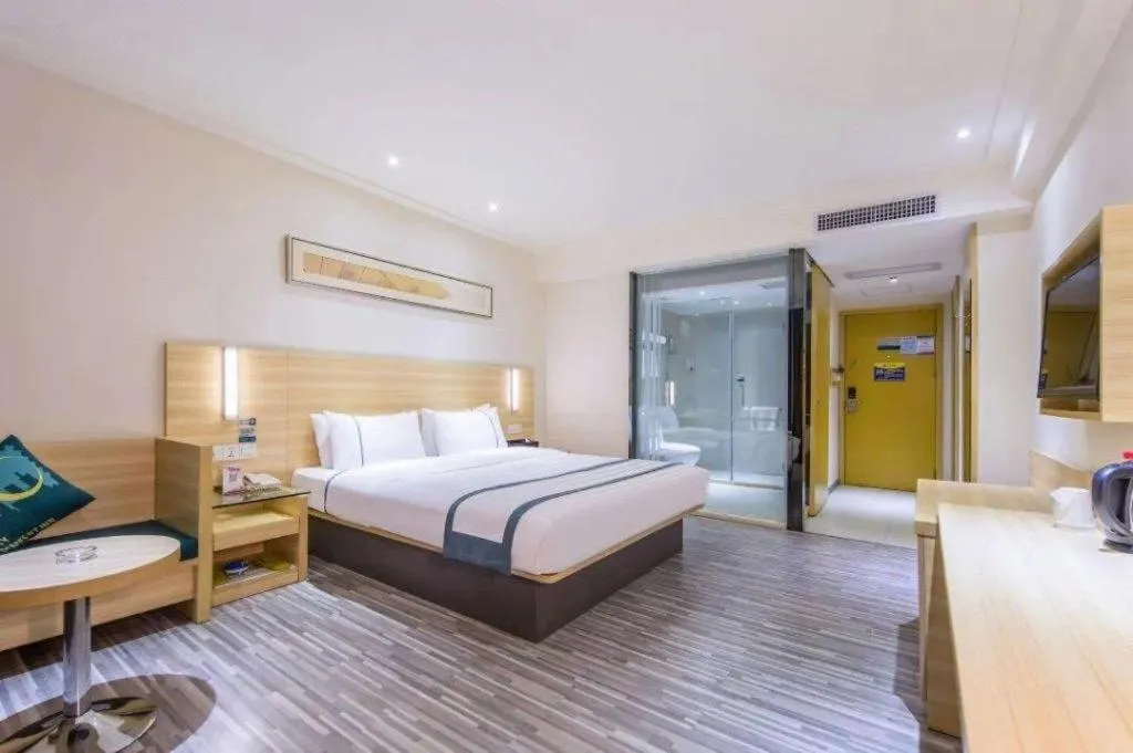 Bed in City Comfort Inn Zhuhai Hengqin Ocean Kingdom Huafa Shangdu