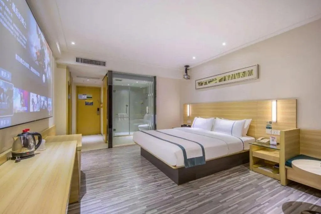 Bed in City Comfort Inn Zhuhai Hengqin Ocean Kingdom Huafa Shangdu