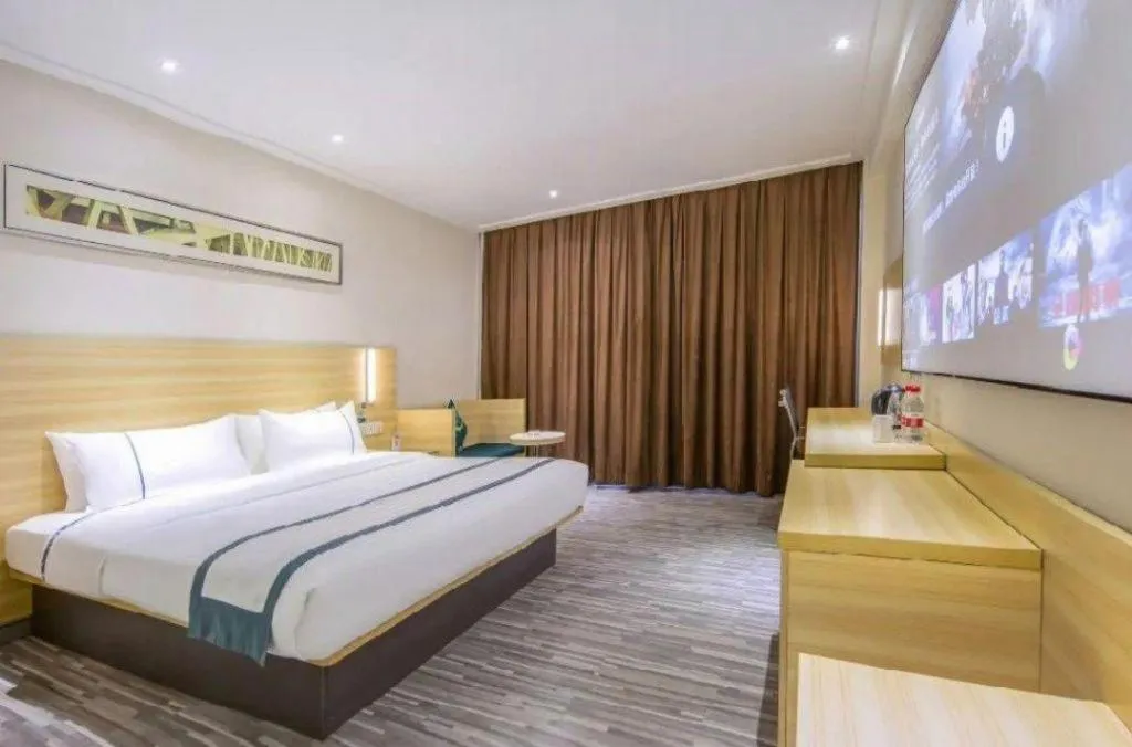 Bed in City Comfort Inn Zhuhai Hengqin Ocean Kingdom Huafa Shangdu