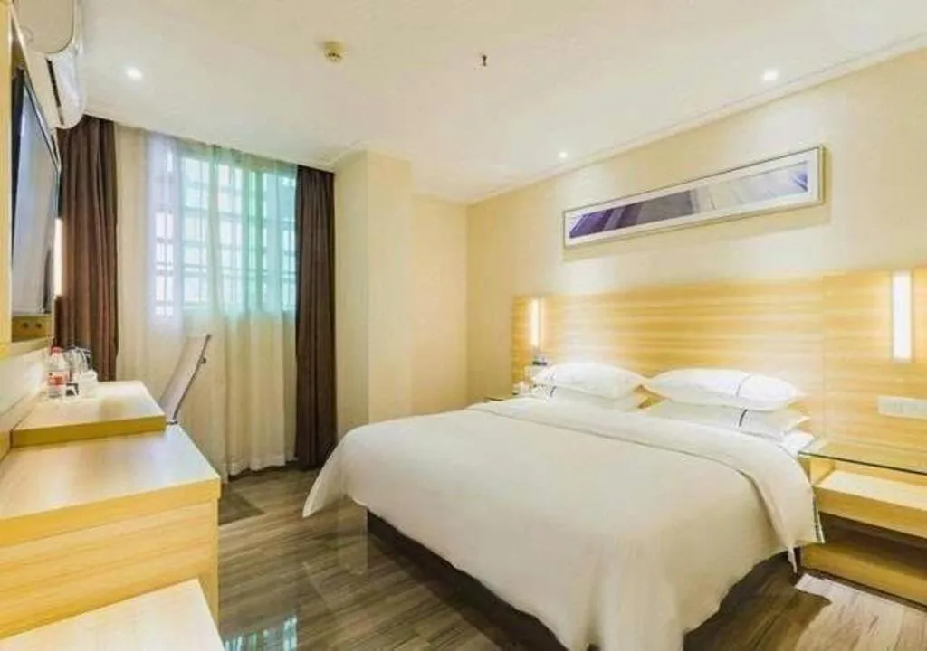 Bed in City Comfort Inn Zhuhai Hengqin Ocean Kingdom Huafa Shangdu