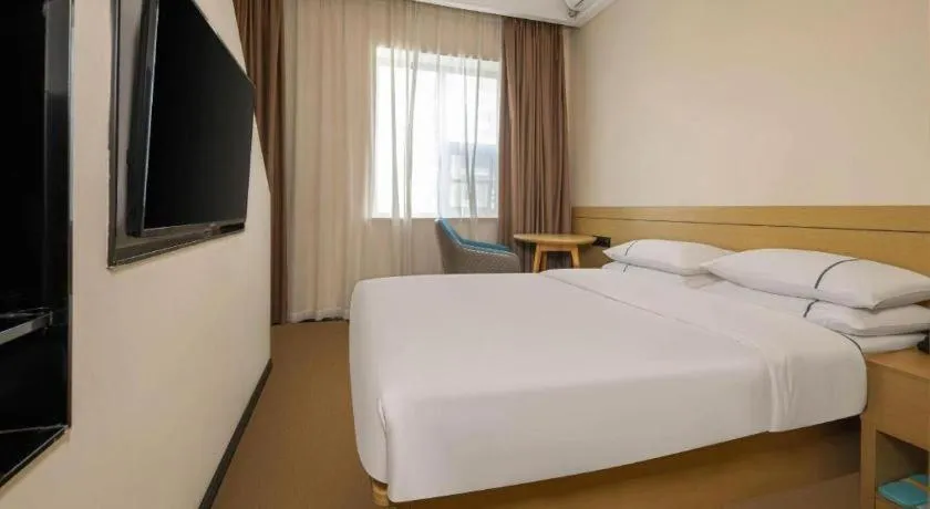 Bed in City Comfort Inn Liuzhou Wuling Liutai Road