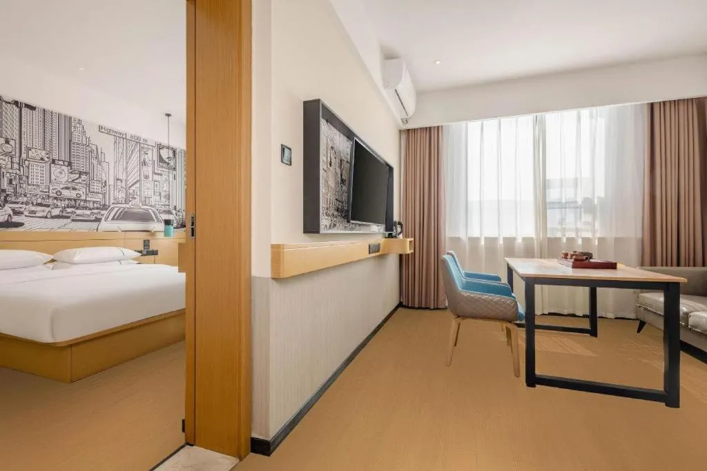 Bed in City Comfort Inn Liuzhou Wuling Liutai Road