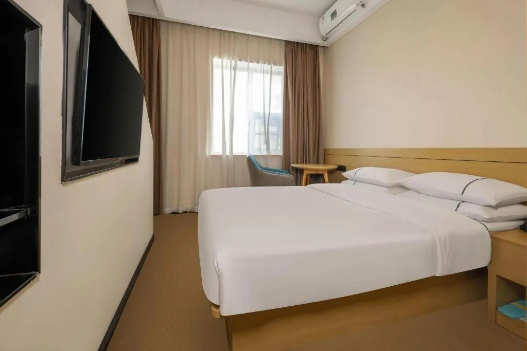 Bed in City Comfort Inn Liuzhou Wuling Liutai Road