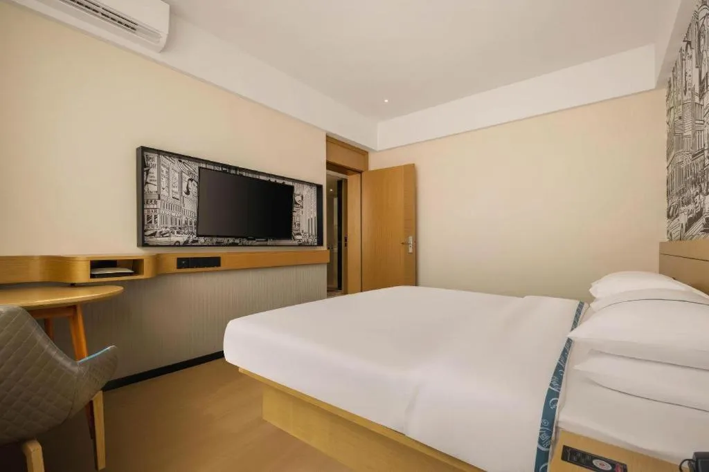 Bed in City Comfort Inn Liuzhou Wuling Liutai Road