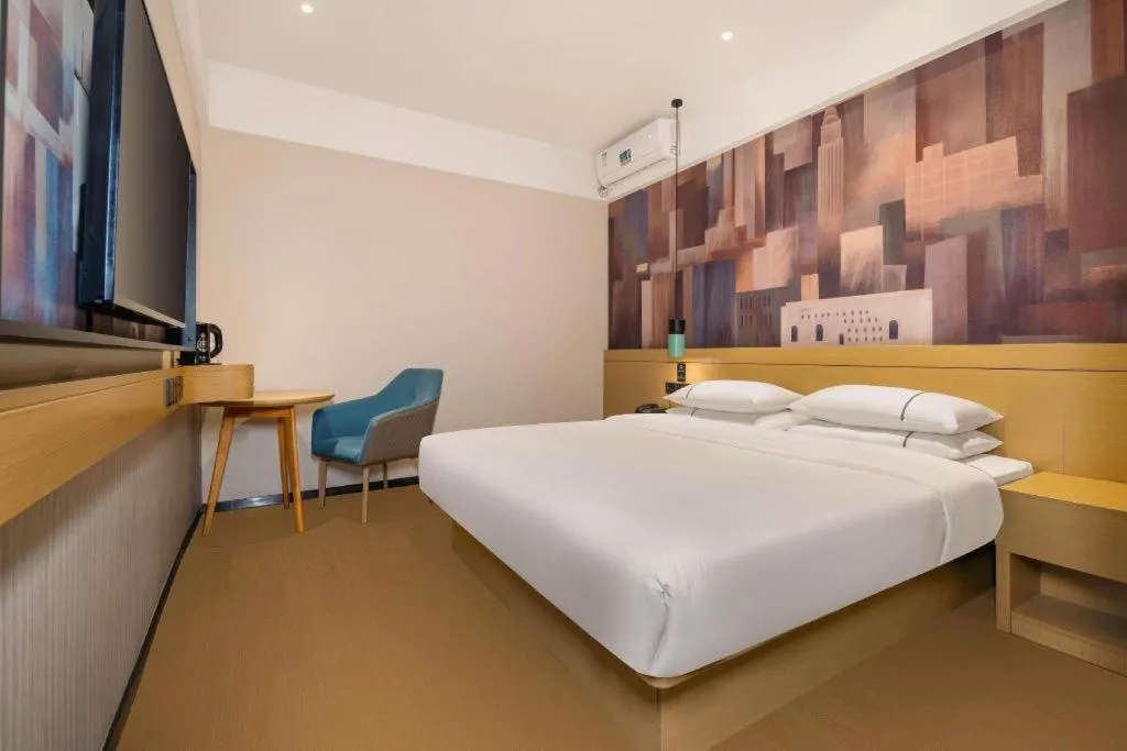 Bed in City Comfort Inn Liuzhou Wuling Liutai Road