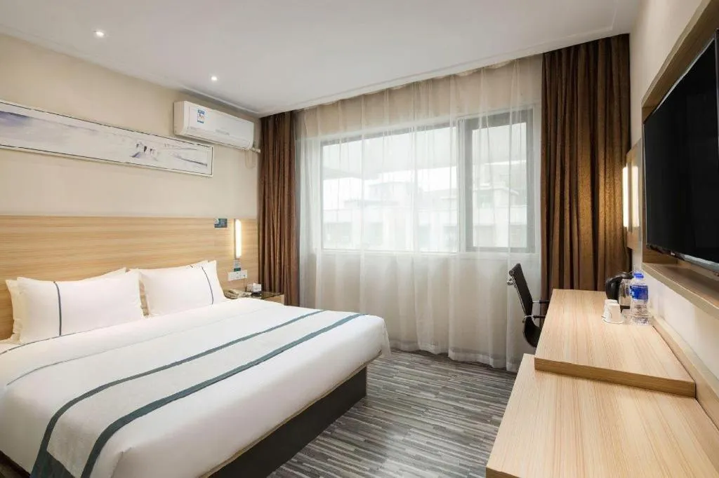 Bed in City Comfort Inn Changsha Yuelu Mountain Hunan University Central South University