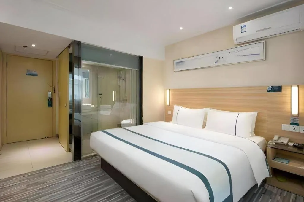 Bed in City Comfort Inn Changsha Yuelu Mountain Hunan University Central South University