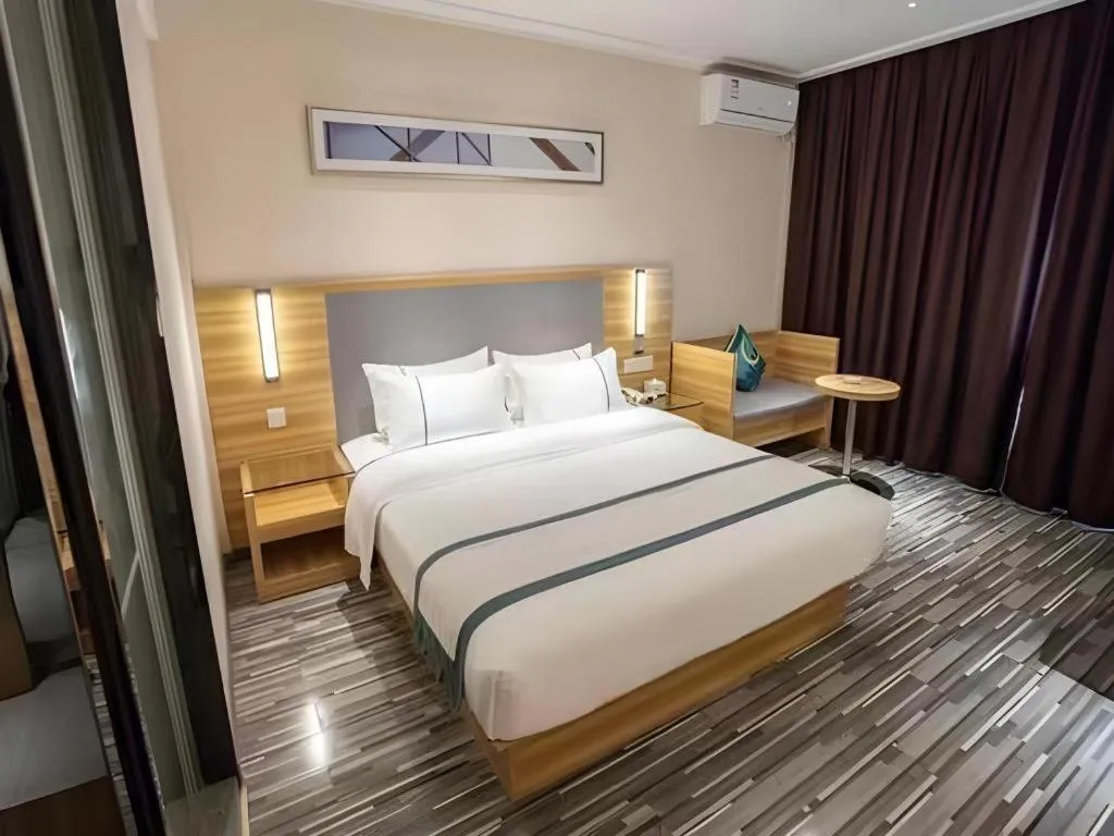 Bed in City Comfort Inn Changsha Yuelu Mountain Hunan University Central South University