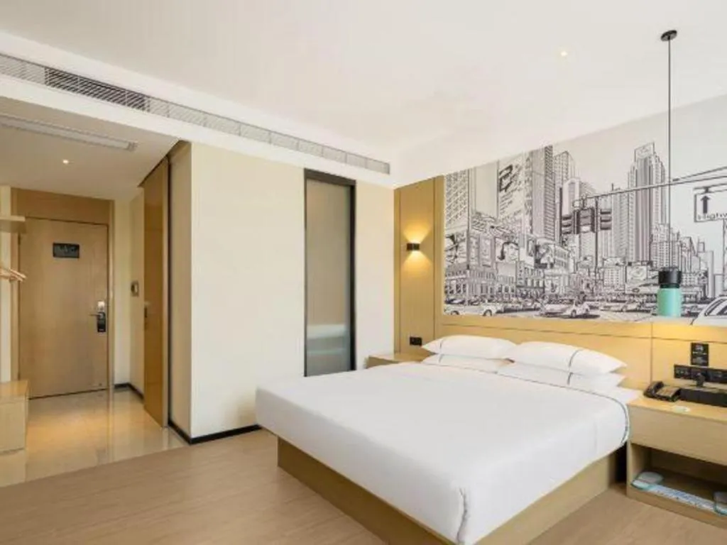 Bed in City Comfort Inn Huizhou Longmen