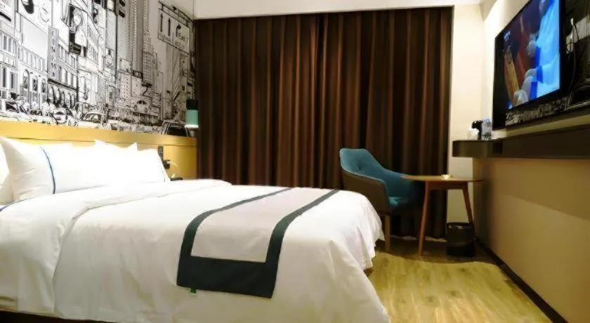 Bed in City Comfort Inn Meishan Wanda Plaza