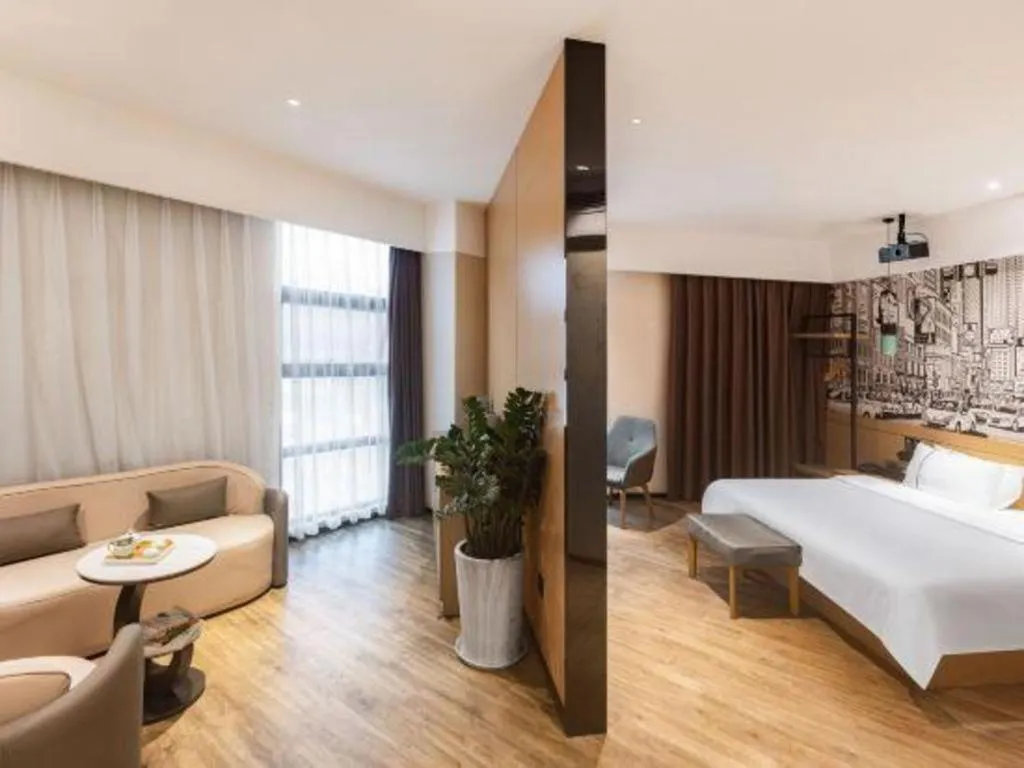 Bed in City Comfort Inn Meishan Wanda Plaza