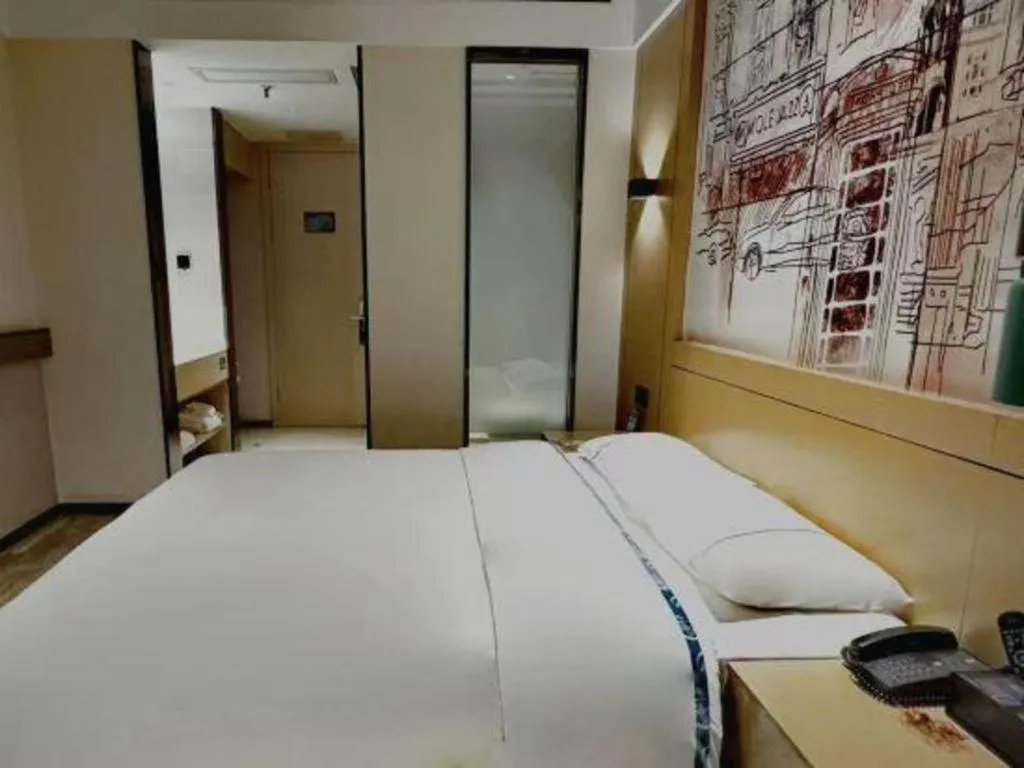 Bed in City Comfort Inn Meishan Wanda Plaza