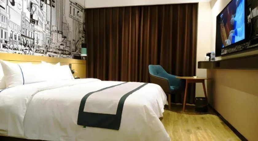 Bed in City Comfort Inn Meishan Wanda Plaza