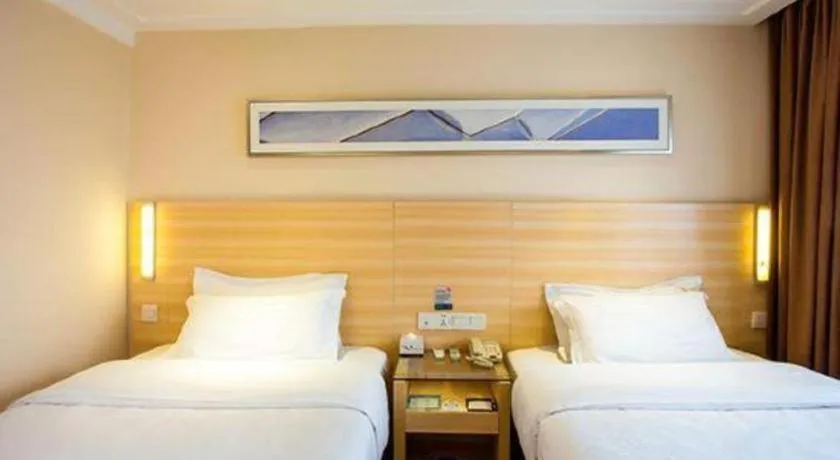 Bed in City Comfort Inn Guilin North High Speed Railway Station Square