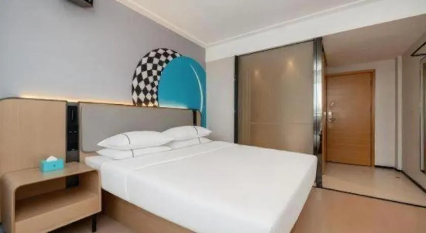 Bed in City Comfort Inn Guilin North High Speed Railway Station Square