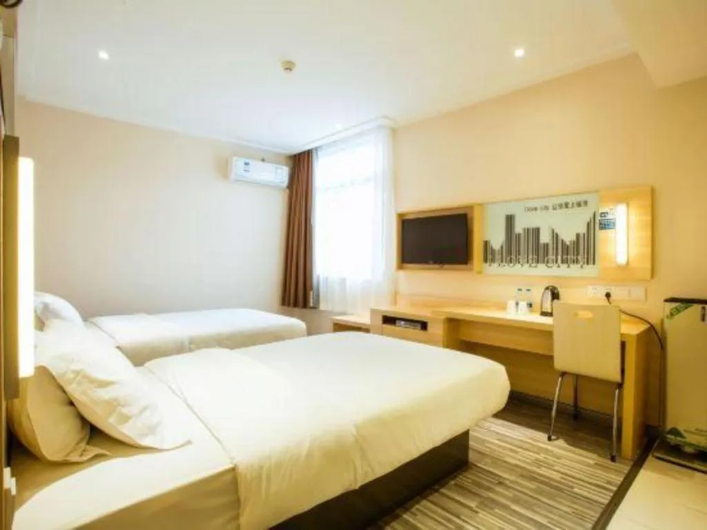 Bed in City Comfort Inn Guilin North High Speed Railway Station Square