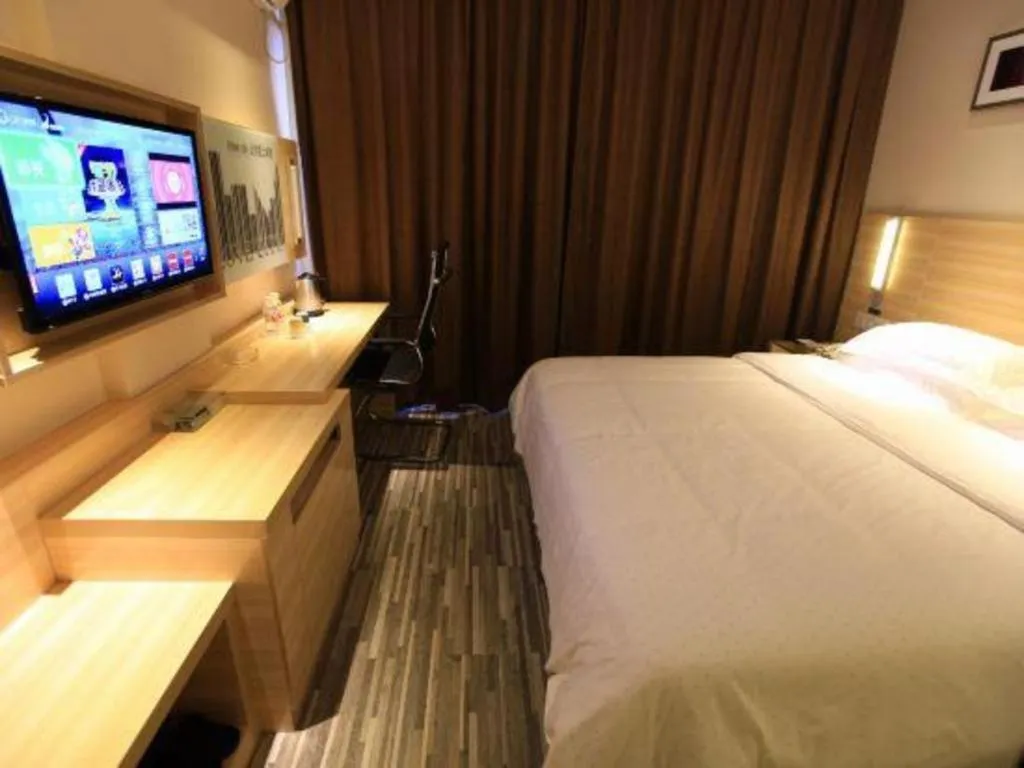 Bed in City Comfort Inn Guilin North High Speed Railway Station Square