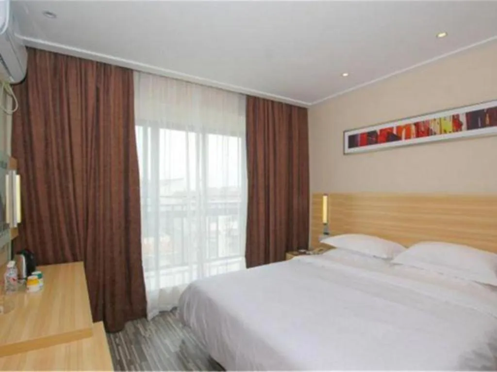Bed in City Comfort Inn Guilin North High Speed Railway Station Square