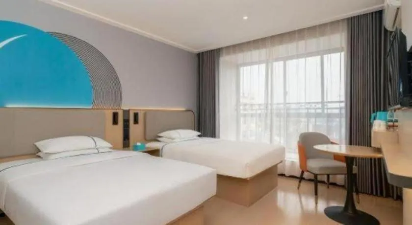 Bed in City Comfort Inn Guilin North High Speed Railway Station Square