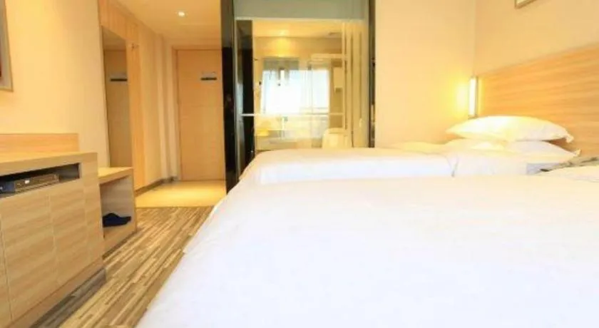 Bed in City Comfort Inn Guilin North High Speed Railway Station Square