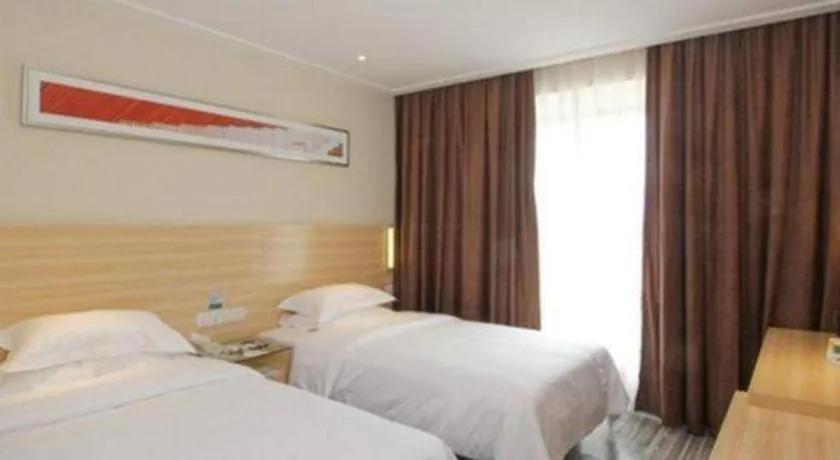 Bed in City Comfort Inn Guilin North High Speed Railway Station Square