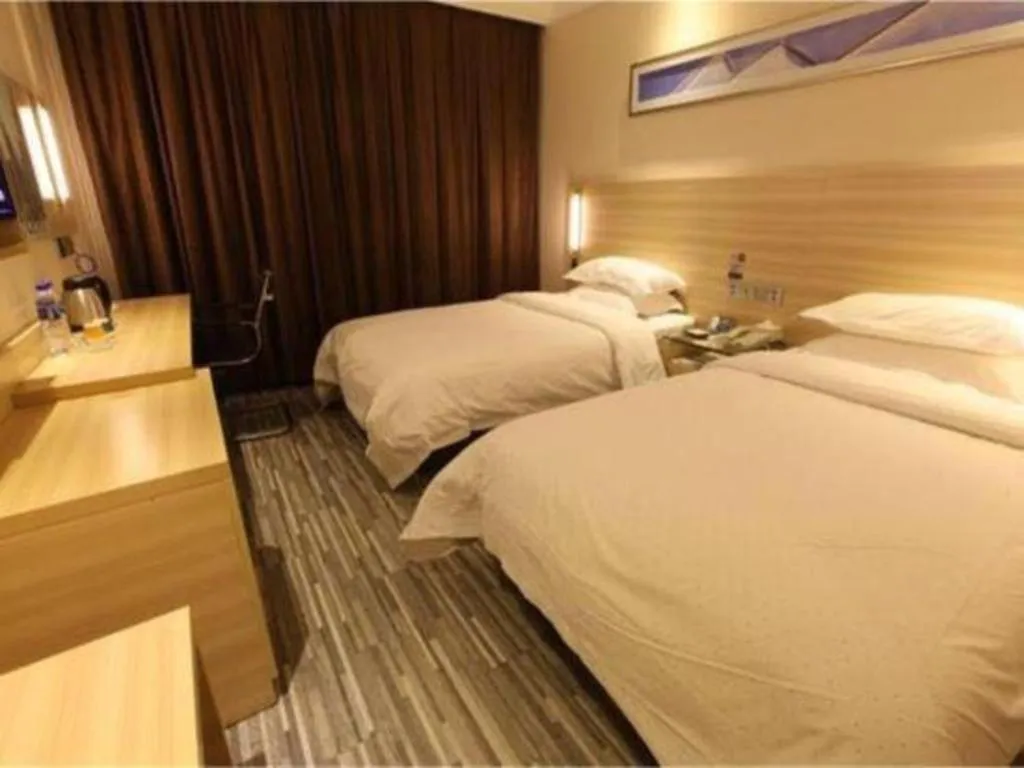 Bed in City Comfort Inn Guilin North High Speed Railway Station Square