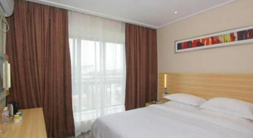 Bed in City Comfort Inn Guilin North High Speed Railway Station Square