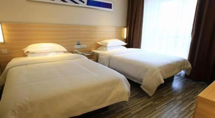 Bed in City Comfort Inn Guilin North High Speed Railway Station Square