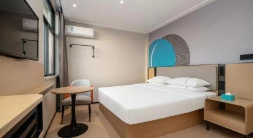 Bed in City Comfort Inn Guilin North High Speed Railway Station Square