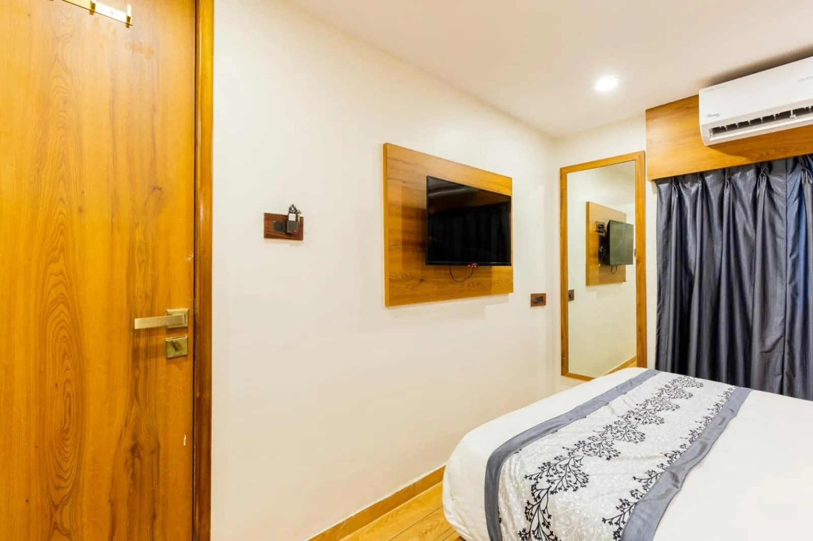Hotel Village Residency